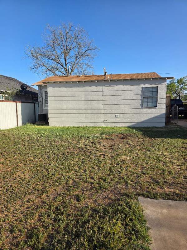 910 W Crosby St - Photo 2 of 10