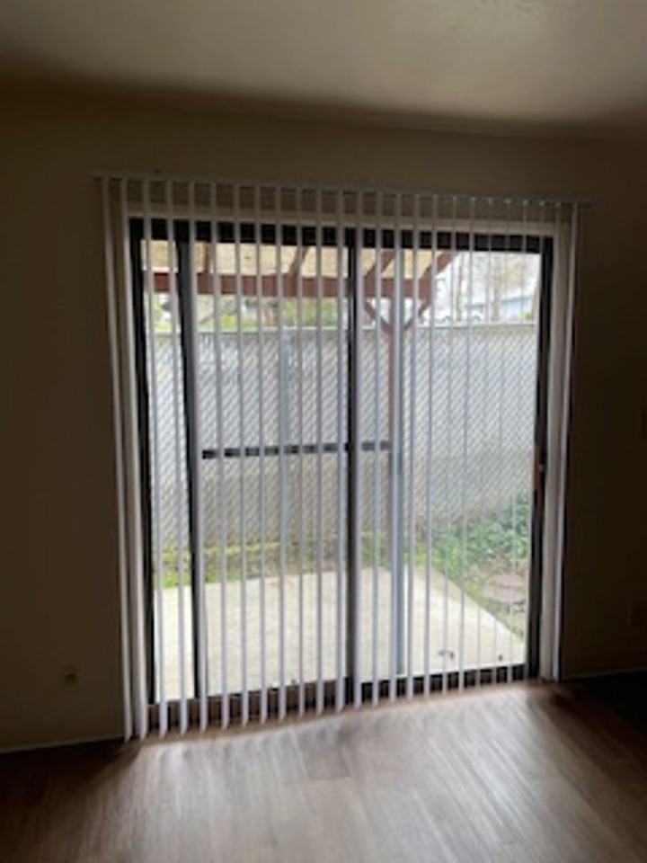 142 - Julia Ann - Photo 4 of 11