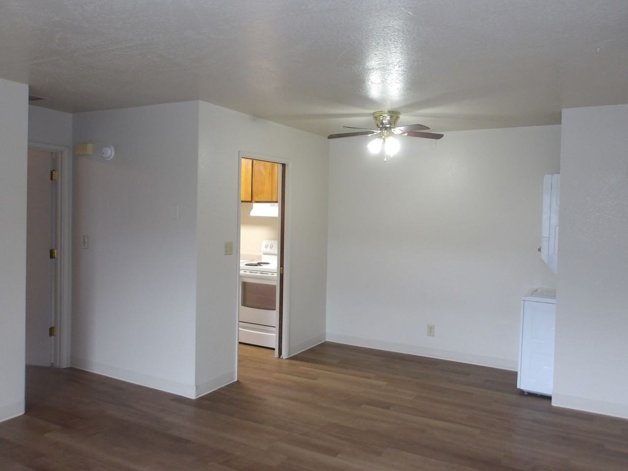 142 - Julia Ann - Photo 7 of 11