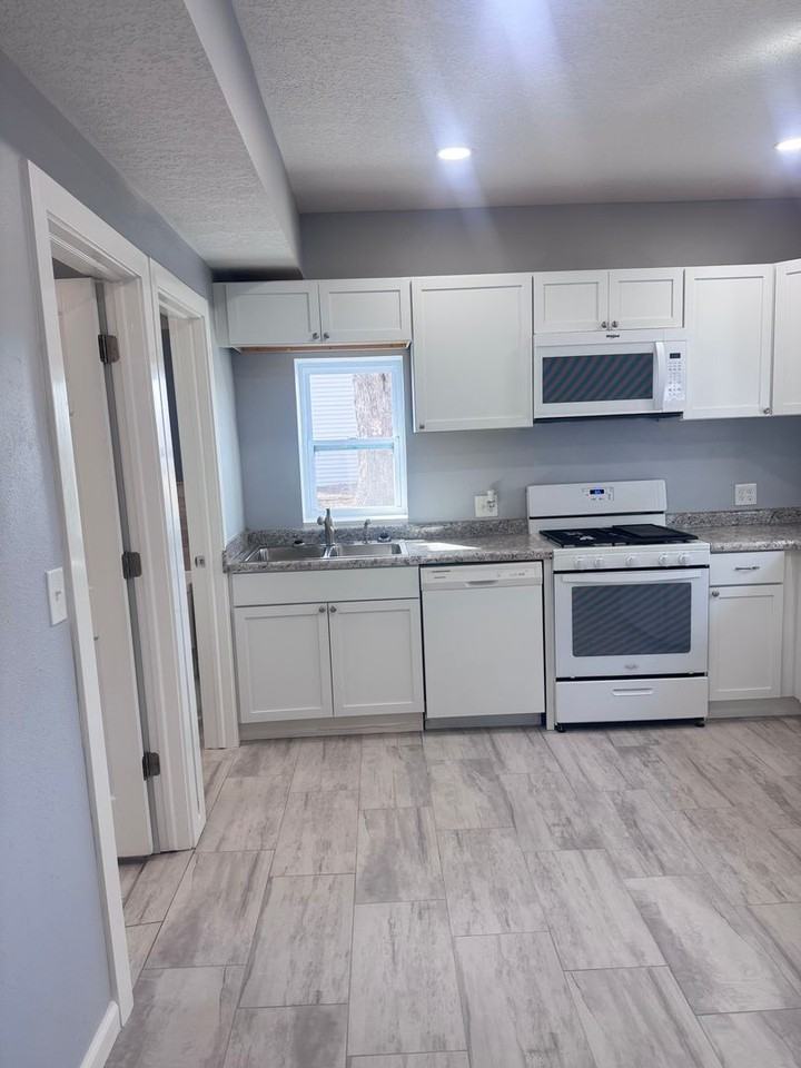 1732 Fillmore Ln - Photo 5 of 25