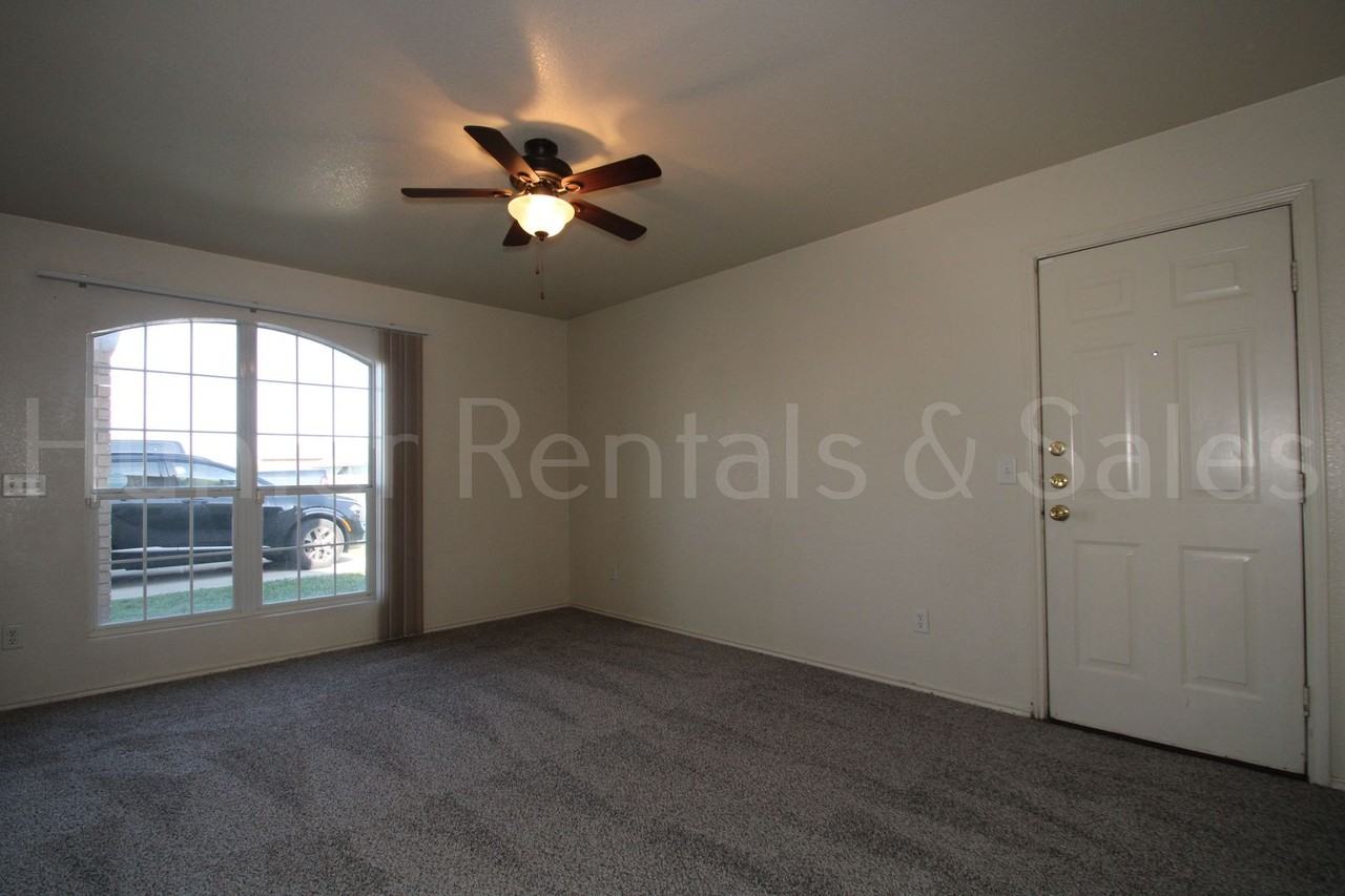 4204 Jeff Scott Dr Apt A - Photo 4 of 20