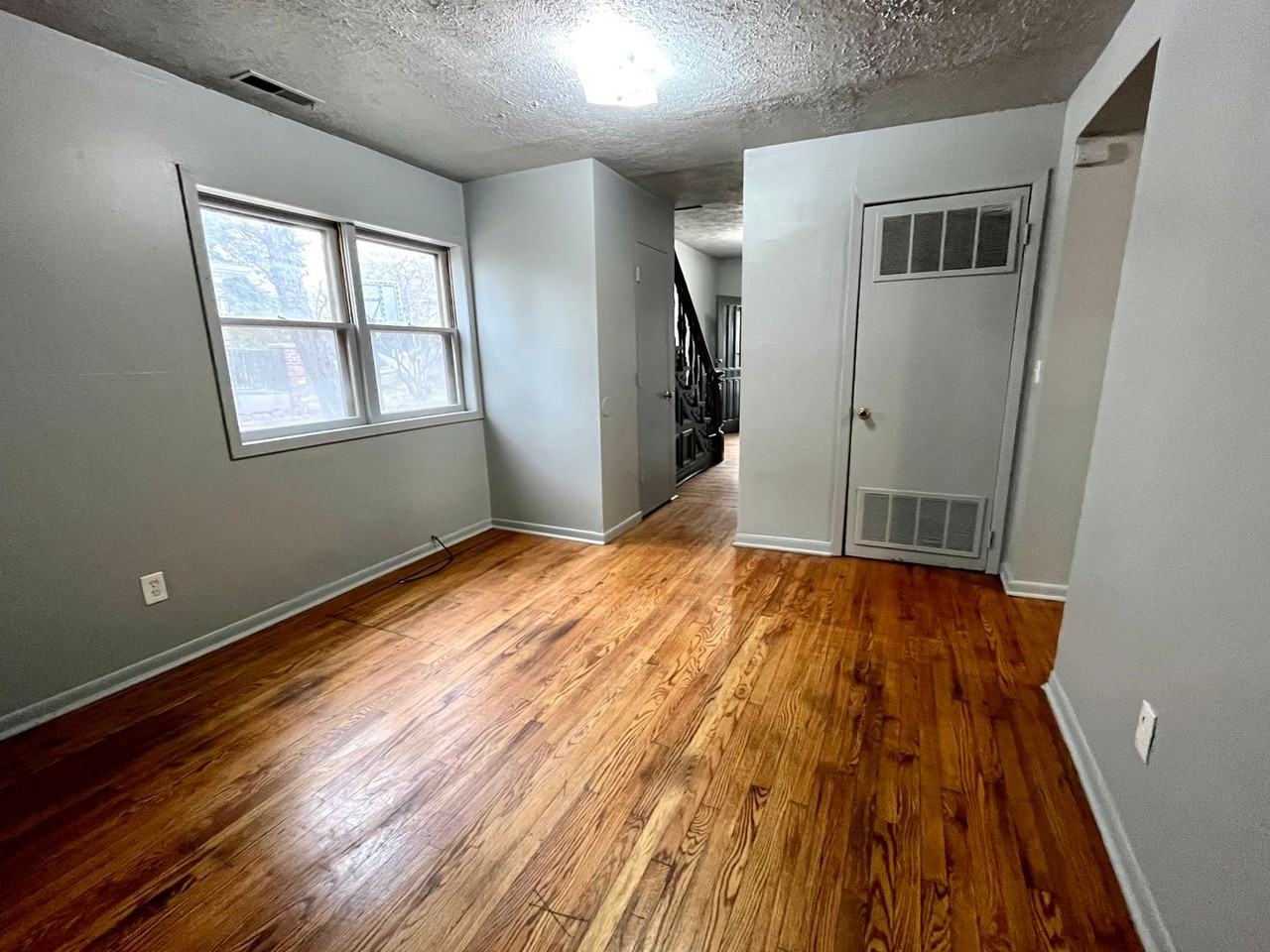 4113 Lafayette Ave - Photo 3 of 16