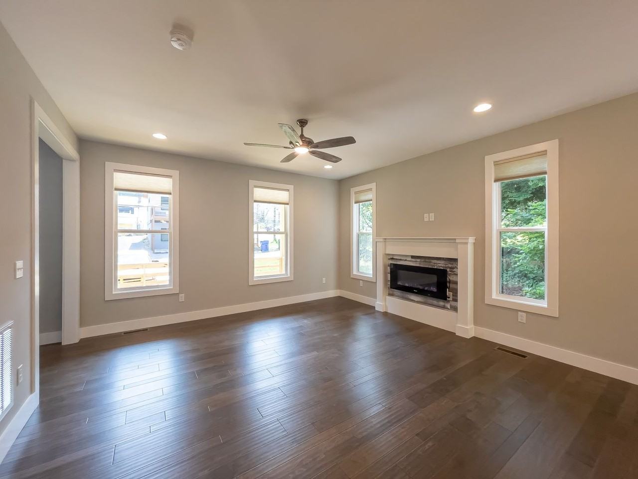 361 London Rd - Photo 2 of 23