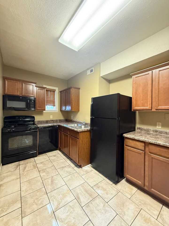 554 South 26th Avenue - Photo 3 of 7