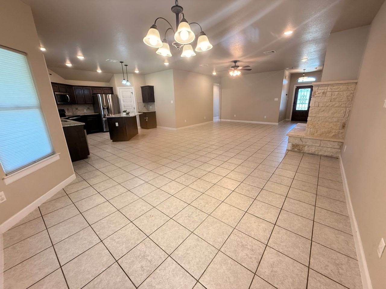 1412 Justice Dr - Photo 4 of 26