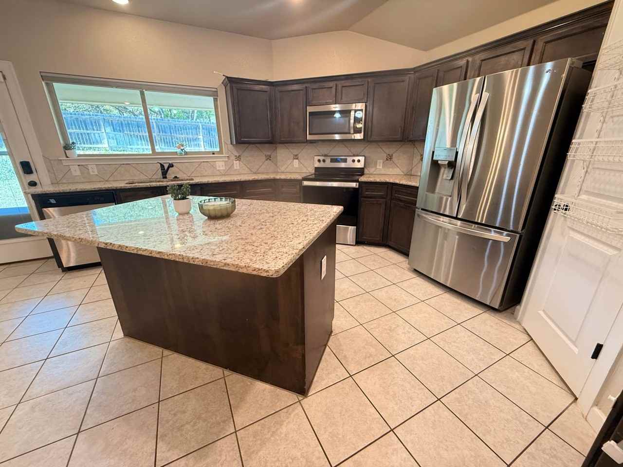 1412 Justice Dr - Photo 6 of 26
