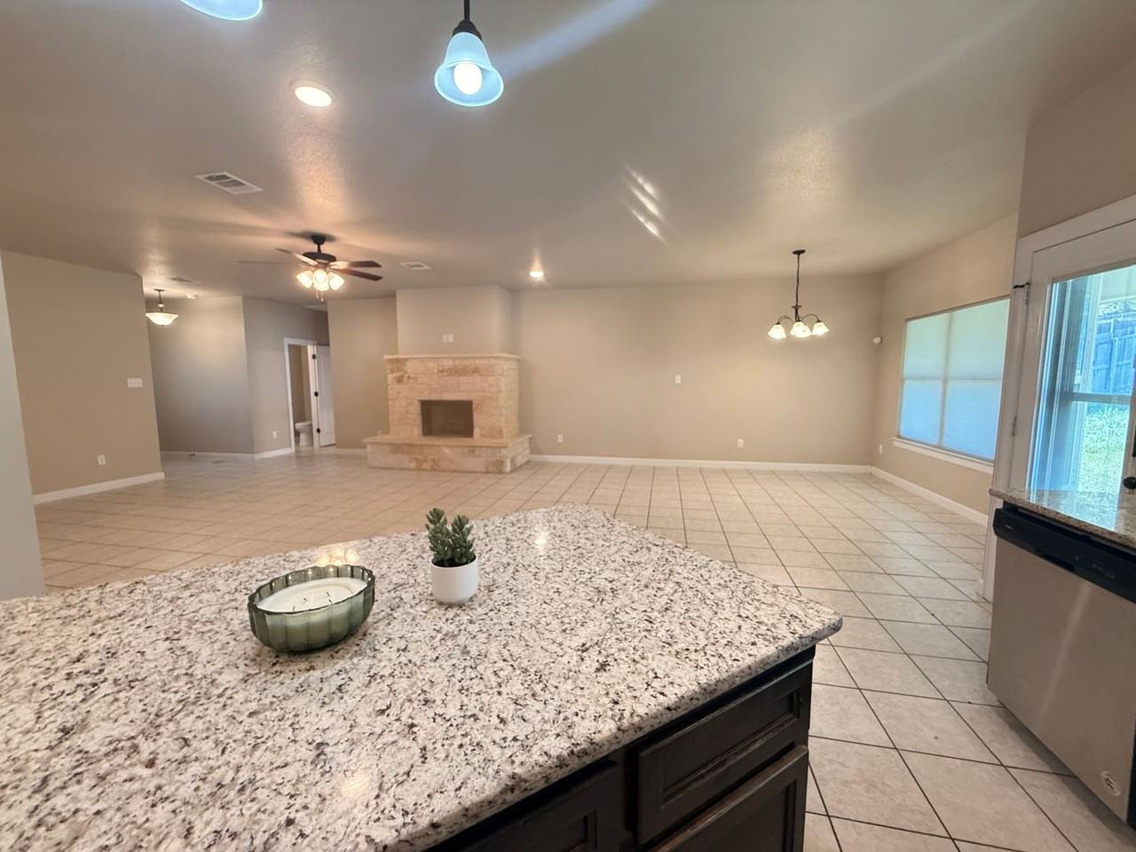 1412 Justice Dr - Photo 7 of 26