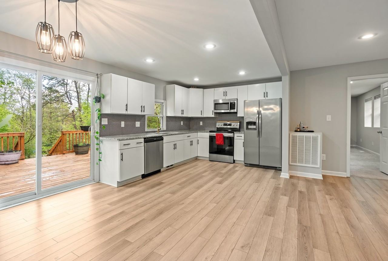 619 Hatch Rd - Photo 3 of 19
