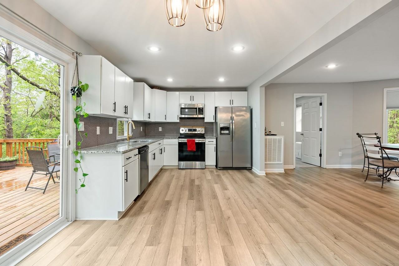 619 Hatch Rd - Photo 4 of 19