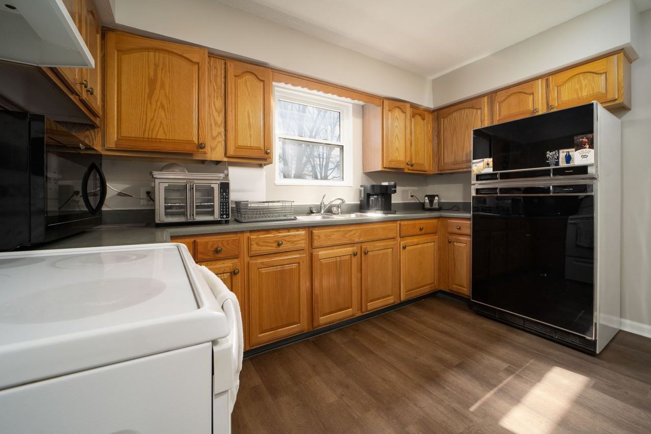 509 W College Corner Rd - Photo 5 of 15