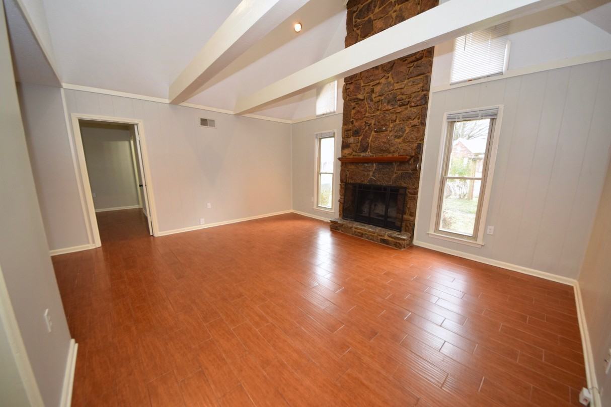 6840 Sycamore Hill Dr - Photo 2 of 22