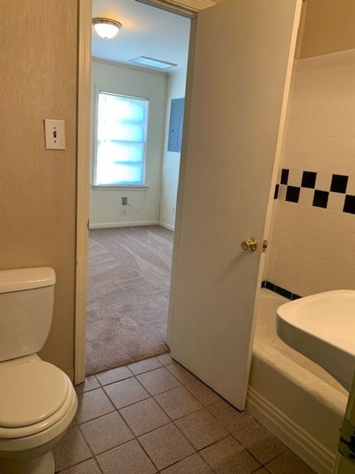213 Herbert St - Photo 4 of 11