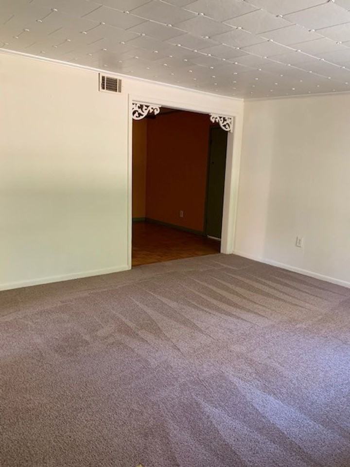213 Herbert St - Photo 5 of 11