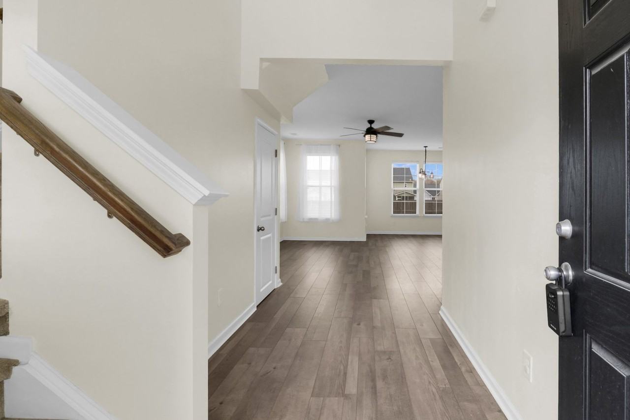 1419 Hermitage Ln - Photo 5 of 41