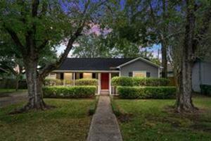 featured image of 1110 Woods Dr