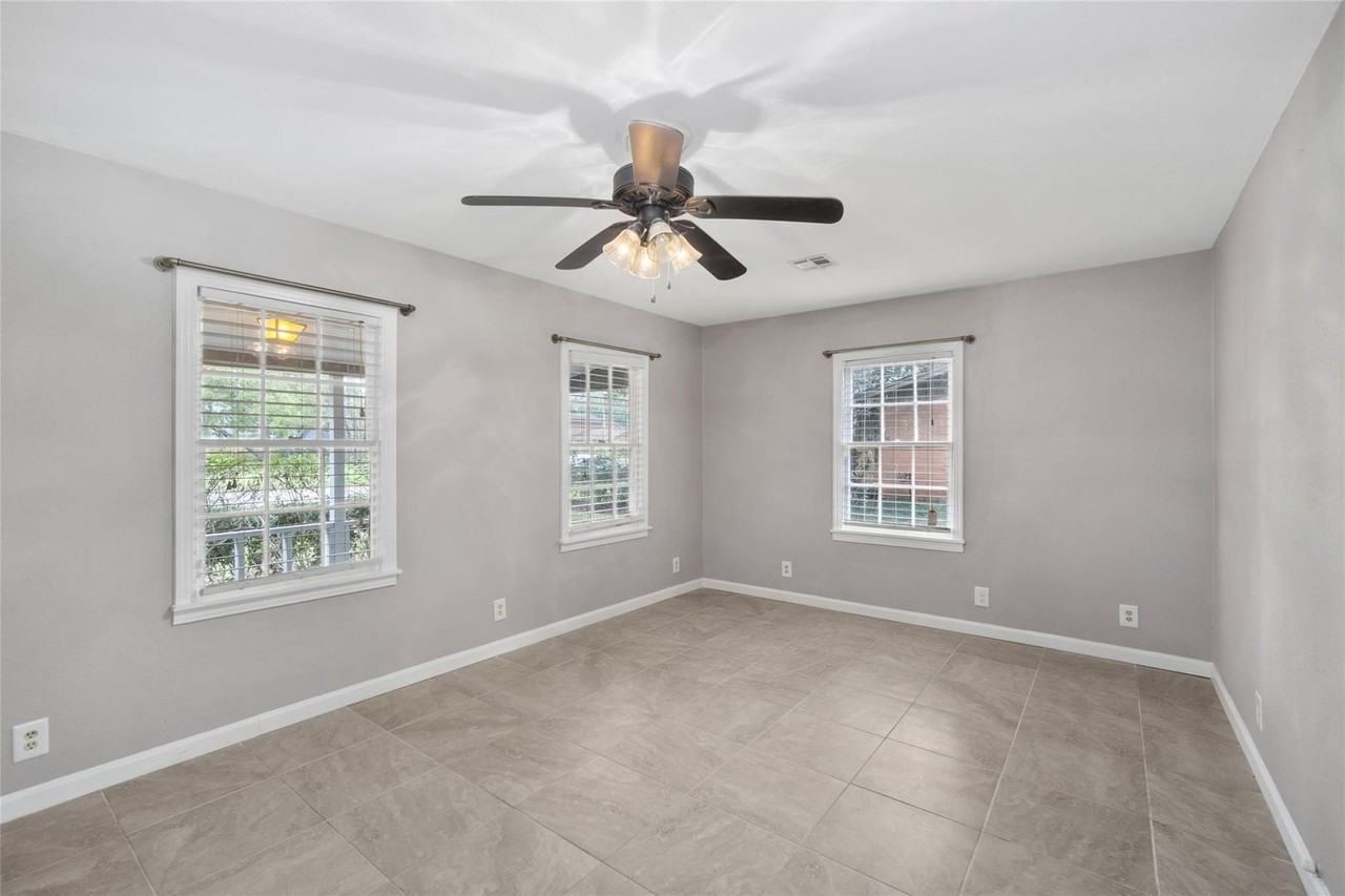 1110 Woods Dr - Photo 6 of 31