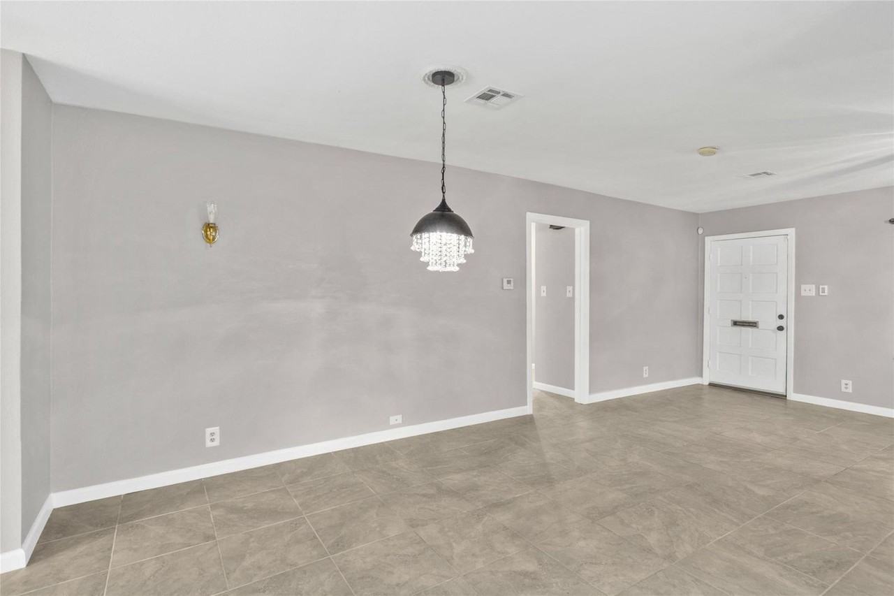 1110 Woods Dr - Photo 7 of 31