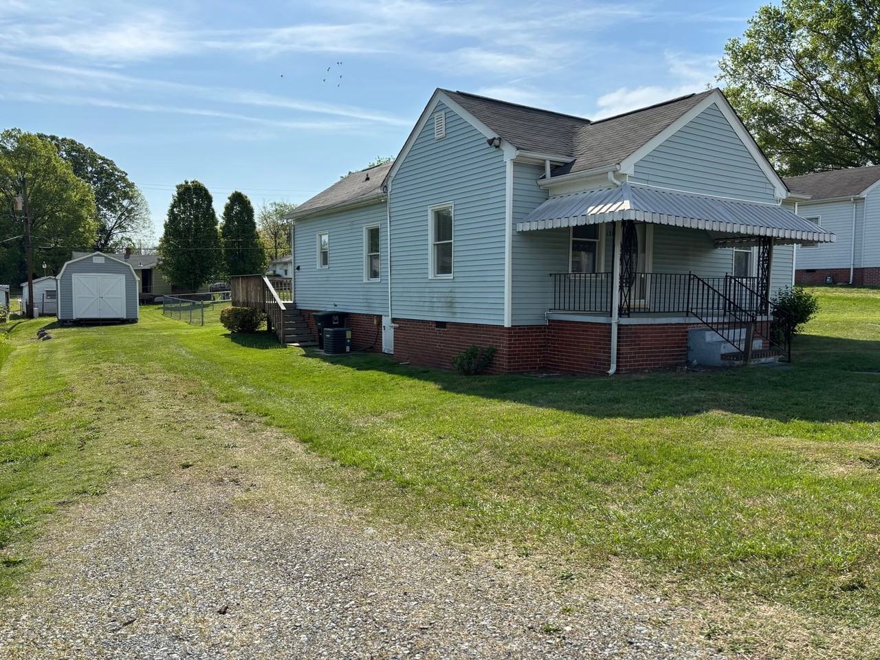1310 Maple St - Photo 2 of 14