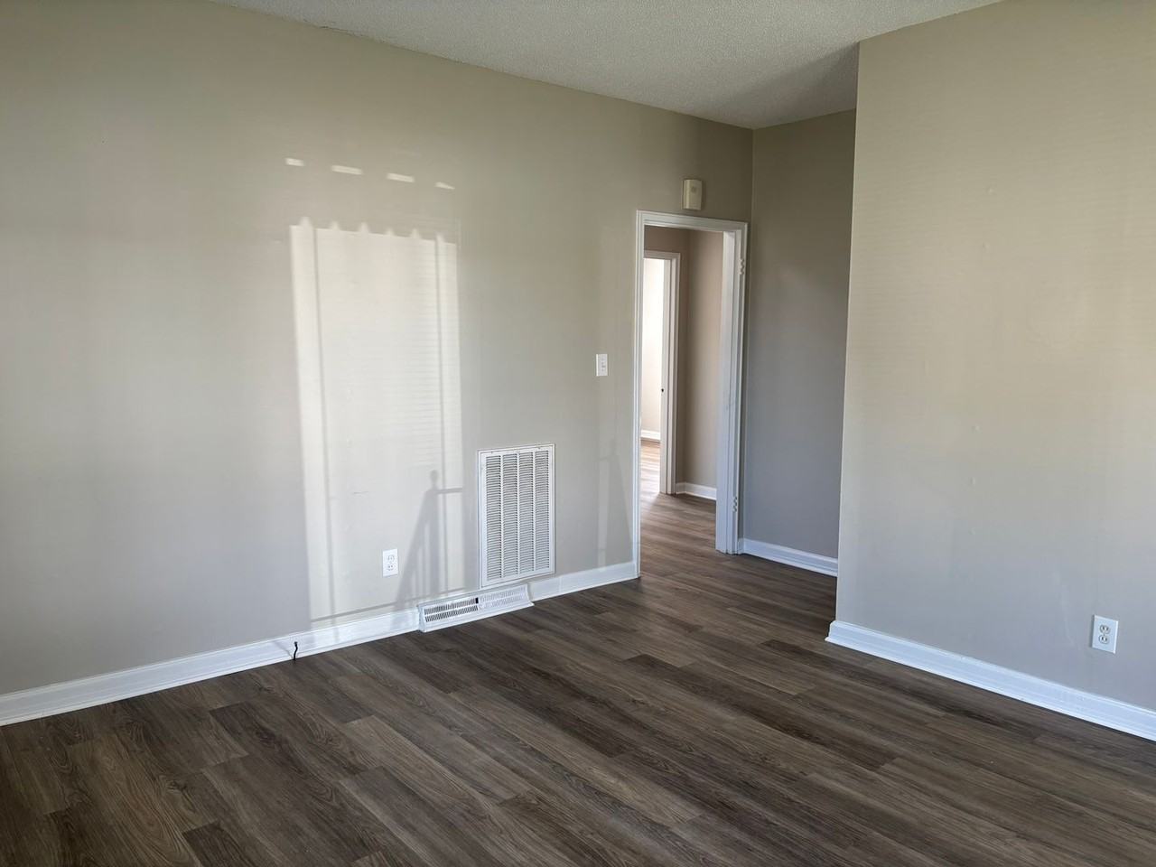 1310 Maple St - Photo 4 of 14