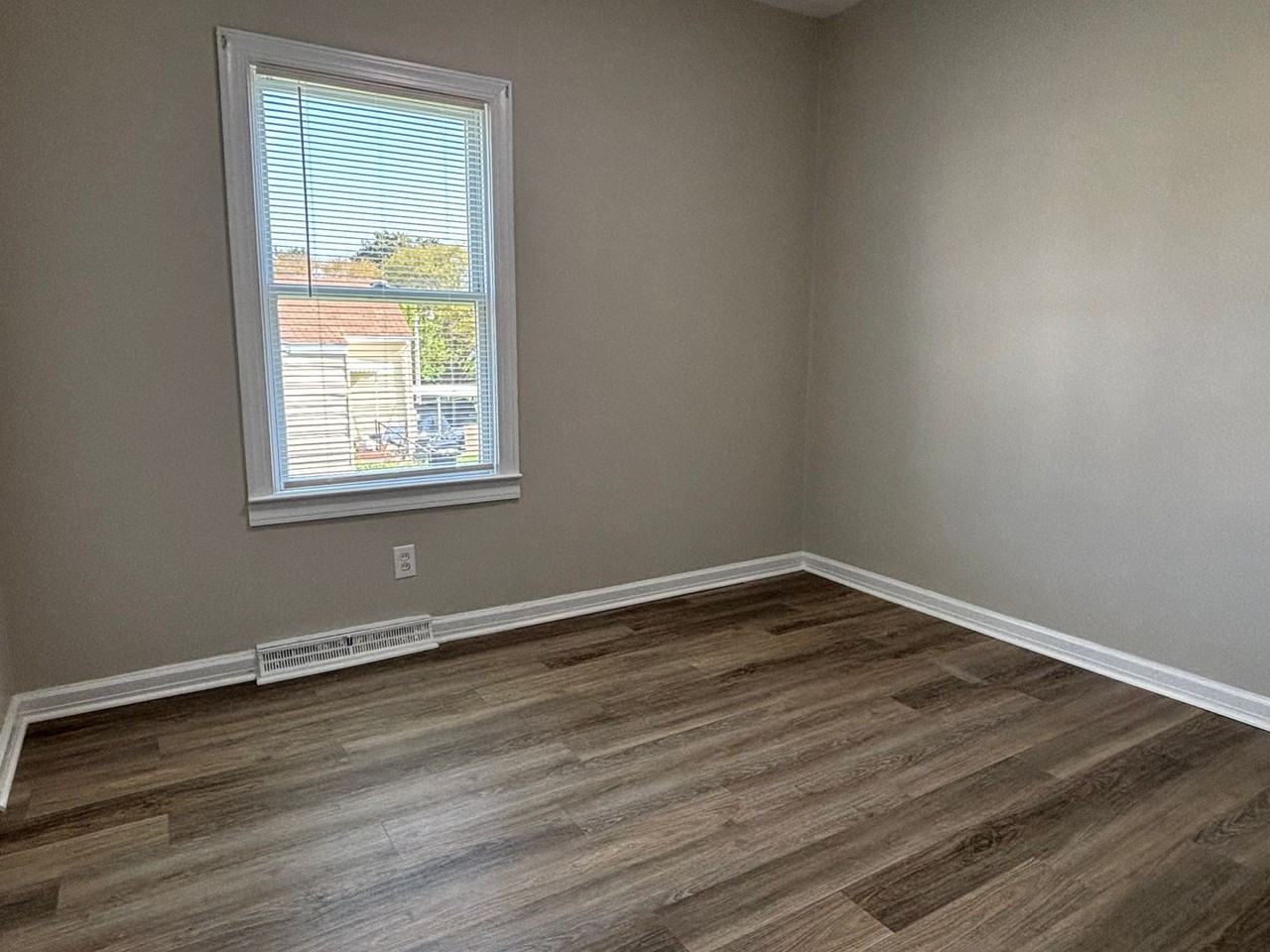 1310 Maple St - Photo 6 of 14