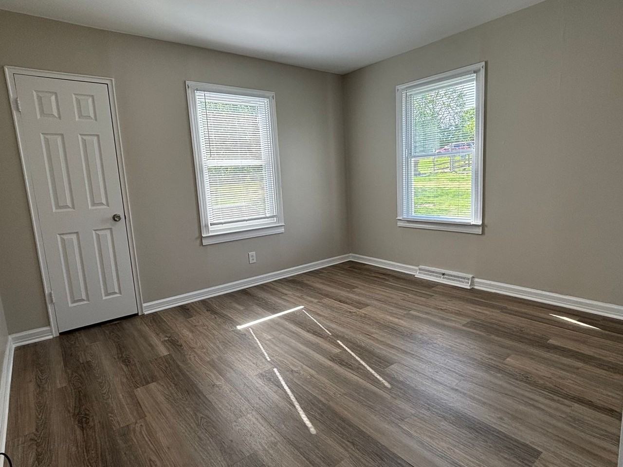 1310 Maple St - Photo 7 of 14