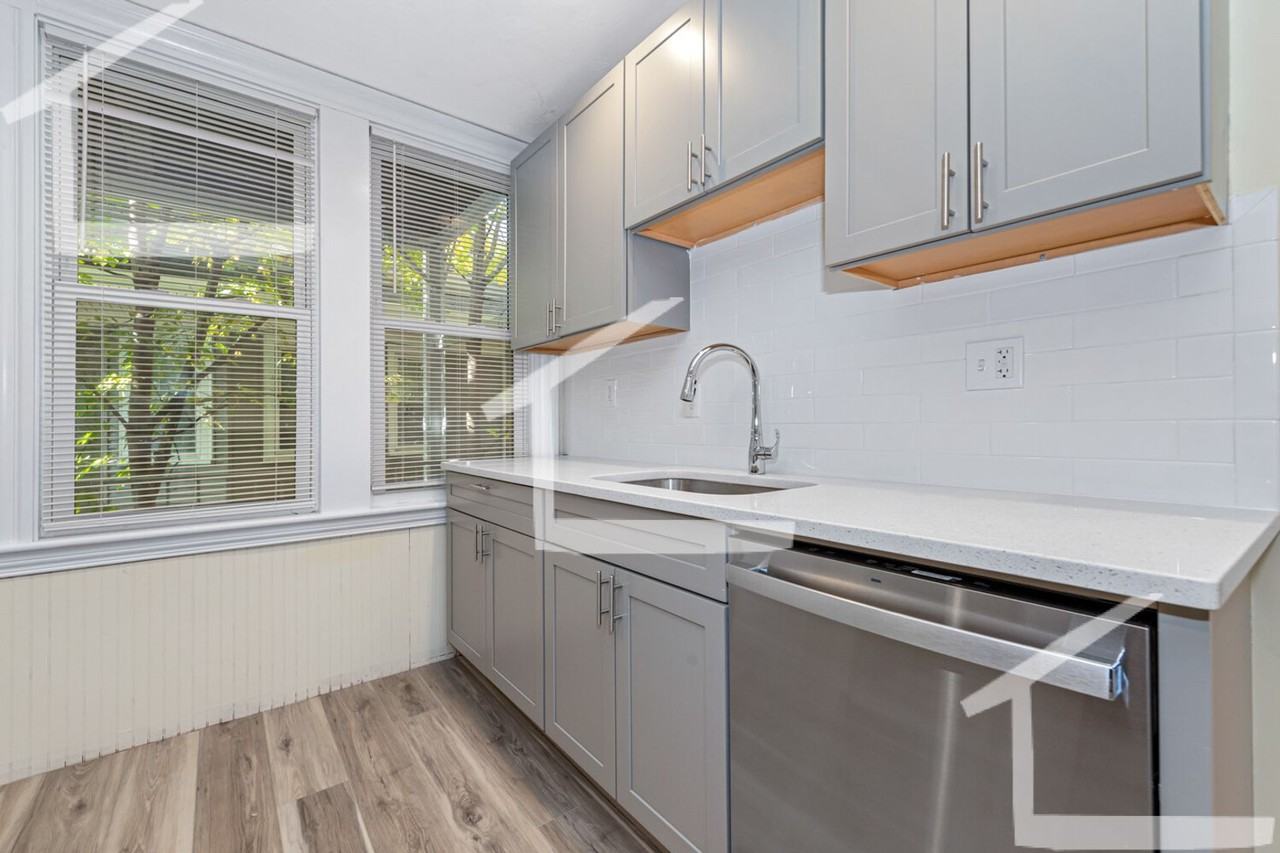 44 Brackett St - Photo 3 of 24