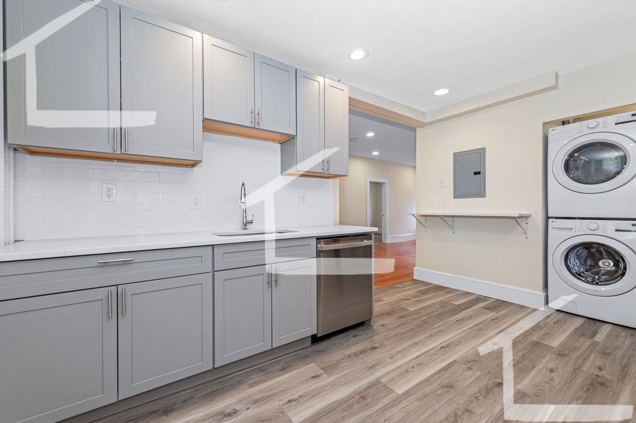 44 Brackett St - Photo 4 of 24