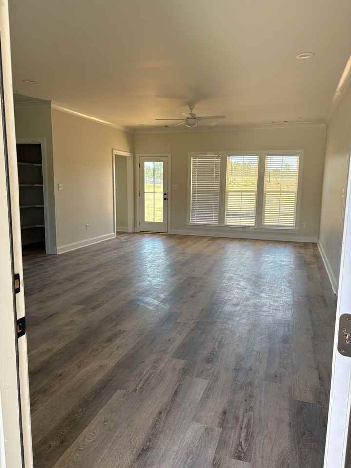 123 Scarlet Way - Photo 3 of 21