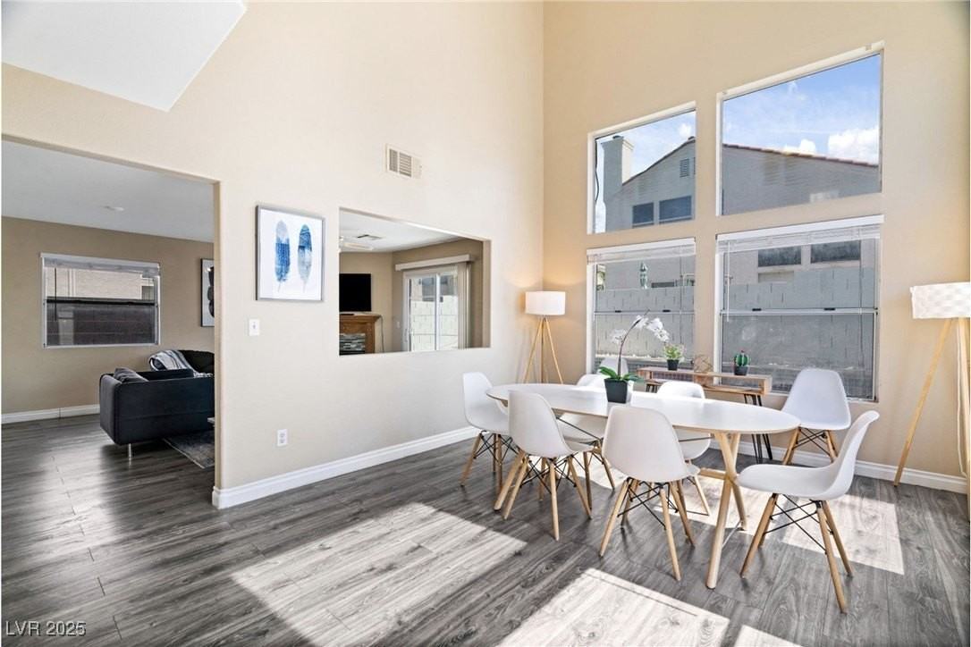 8213 Grassy Point Circle - Photo 4 of 31