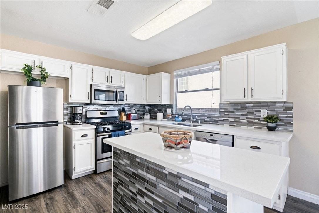 8213 Grassy Point Circle - Photo 6 of 31