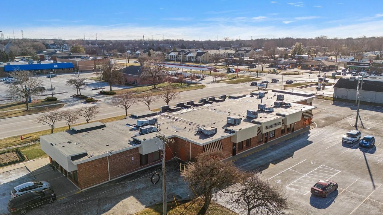 35129 Dodge Park Rd - Photo 5 of 9