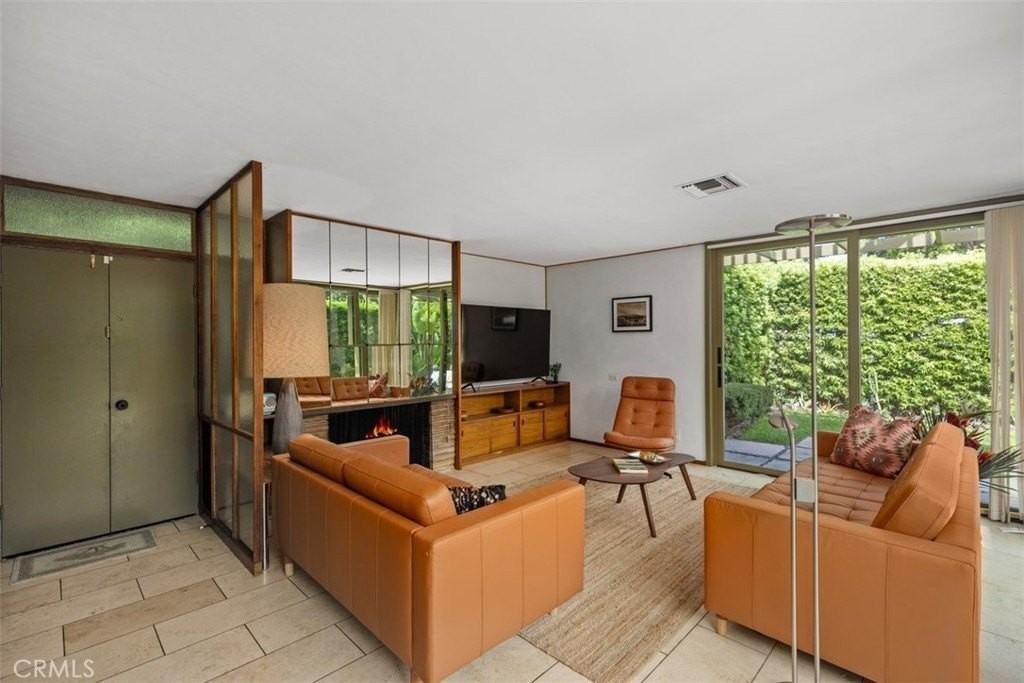 146 Chiquita St - Photo 4 of 37