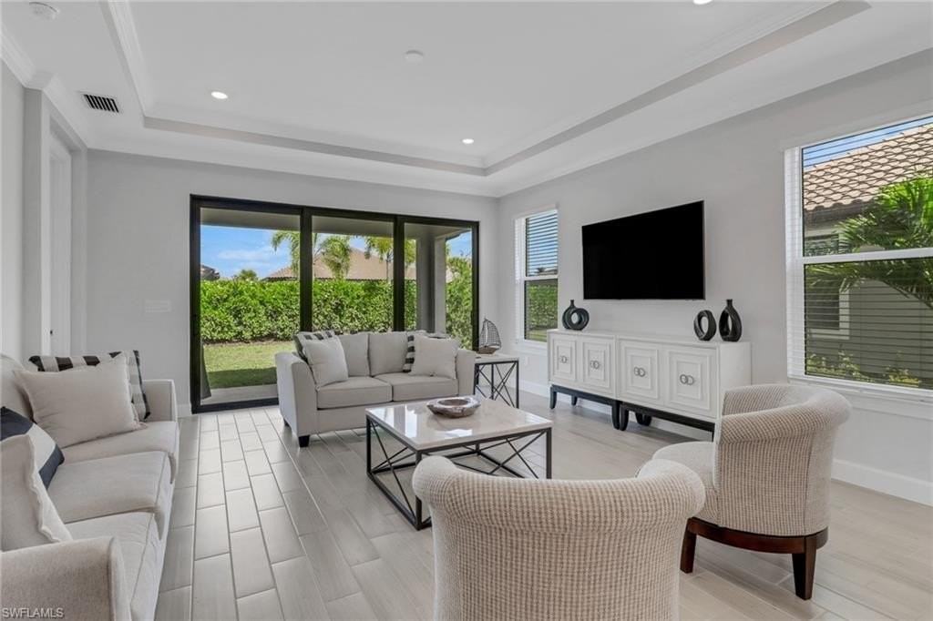 15561 Vittorio St - Photo 4 of 16