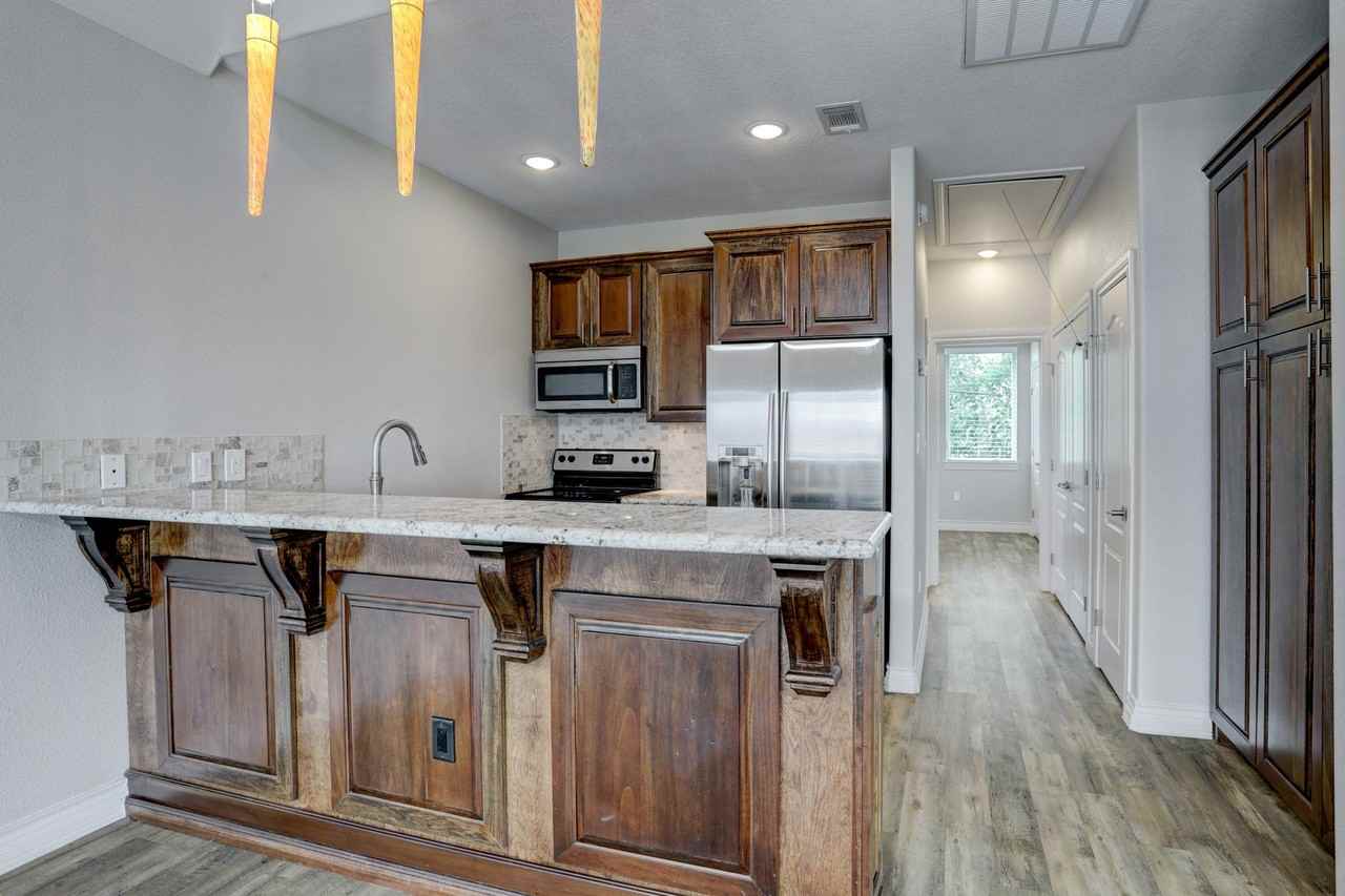 100 Grove Rd - Photo 5 of 13