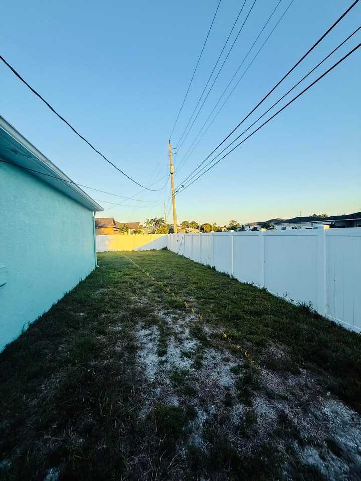 2402 Sw Brescia St - Photo 3 of 24