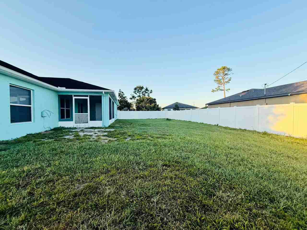 2402 Sw Brescia St - Photo 5 of 24