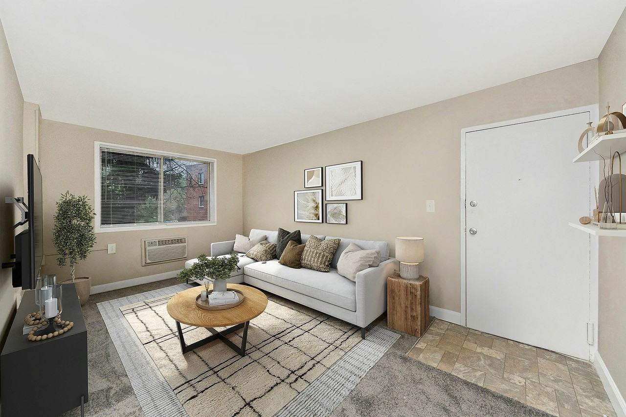 South Pointe Apartments - Photo 3 of 31