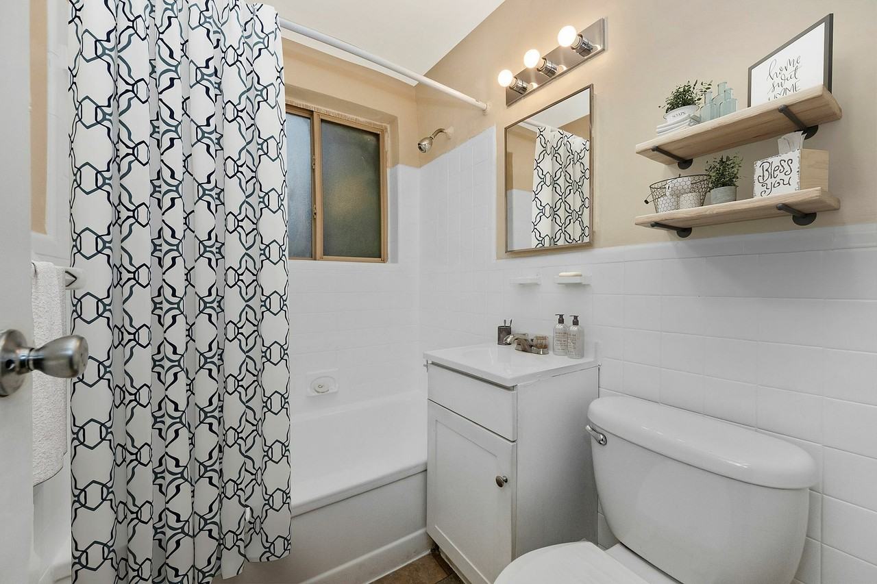 South Pointe Apartments - Photo 7 of 31