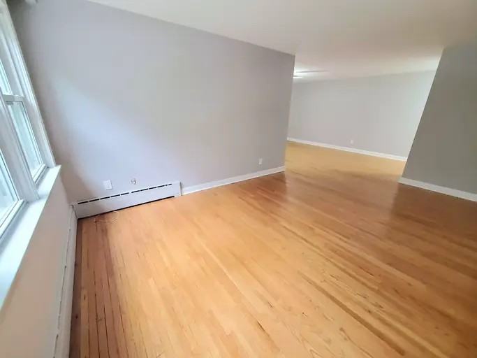 19 Elgin St N #2 - Photo 3 of 12