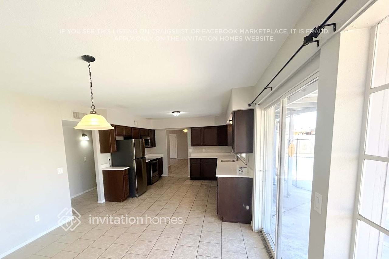 6440 W Windsor Blvd - Photo 4 of 14