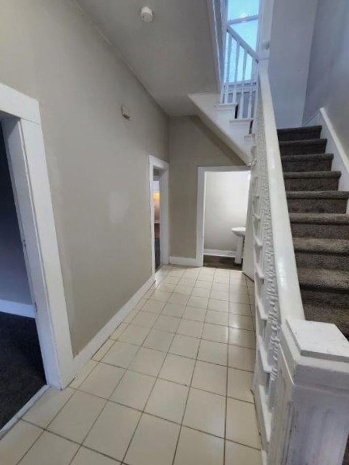 1224 Grant St Se - Photo 3 of 12