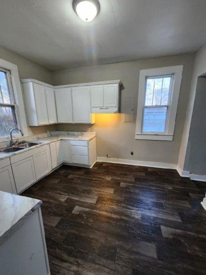 1224 Grant St Se - Photo 5 of 12