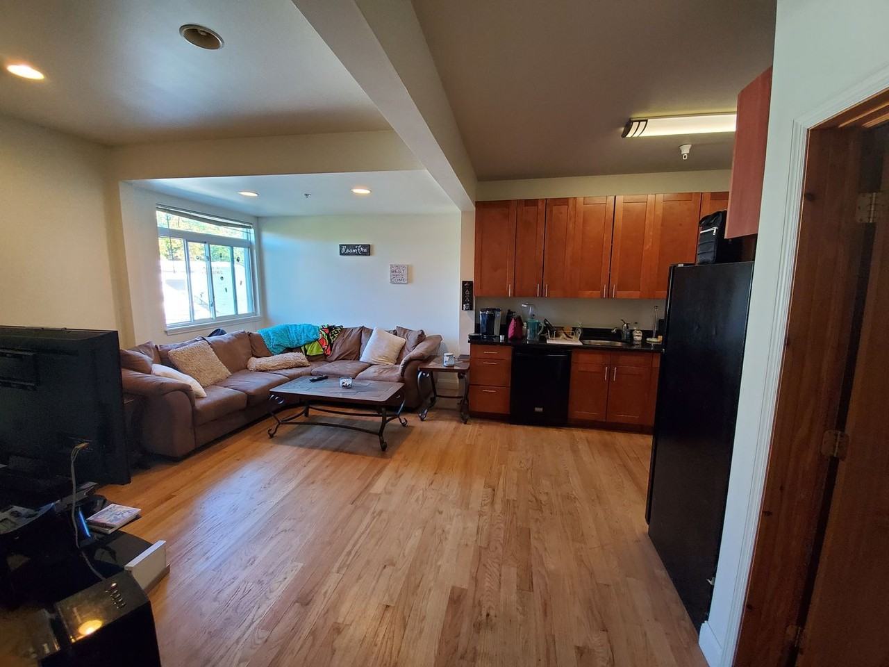 811 Madison Avenue - Photo 2 of 10