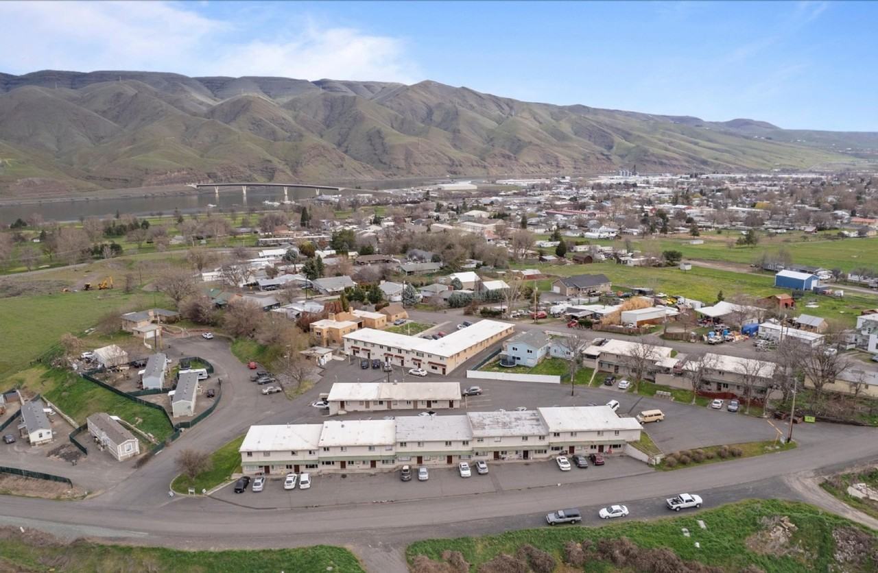 Chestnut Apartments - Photo 3 of 16