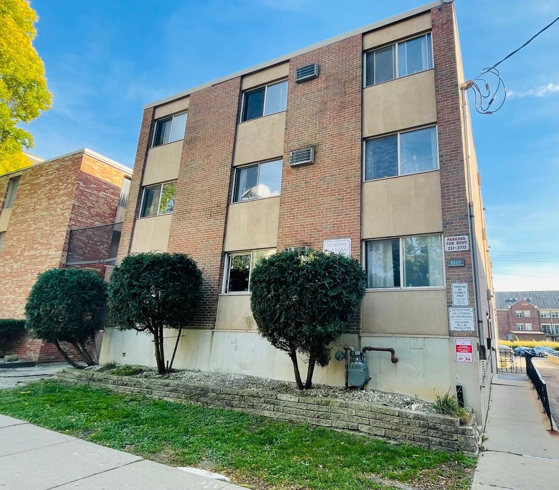 1309 Spring St - Photo 2 of 10