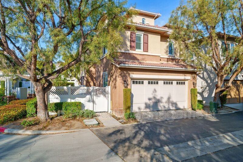 40056 Somerville Ln - Photo 2 of 32