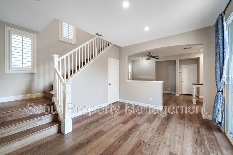 40056 Somerville Ln - Photo 3 of 32