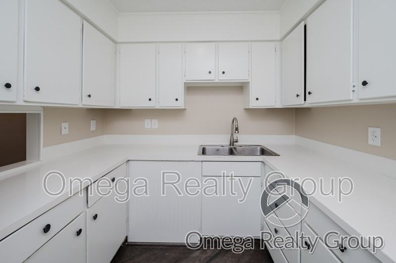 3384 Mcgehee Rd #C - Photo 6 of 29