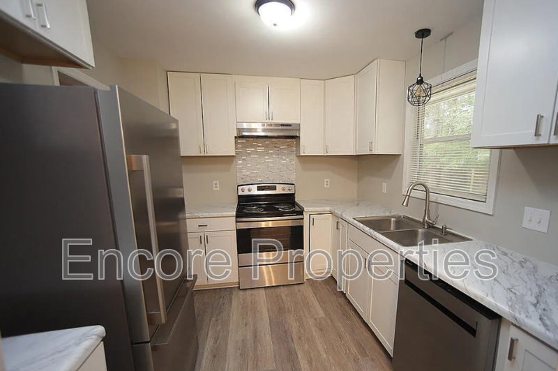 8009 Boxer Pl - Photo 3 of 19