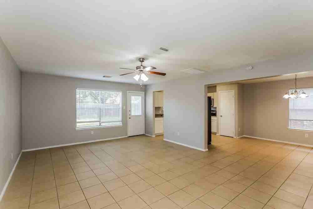 21630 Bowcreek Ln - Photo 4 of 17